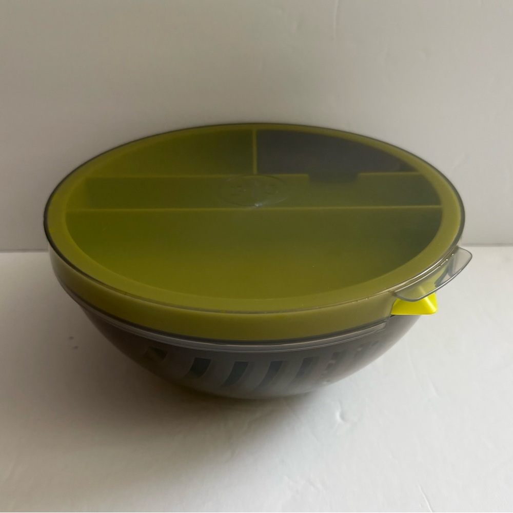 The Pampered Chef Meal Prep Salad Cutting Bowl 5 Piece Set